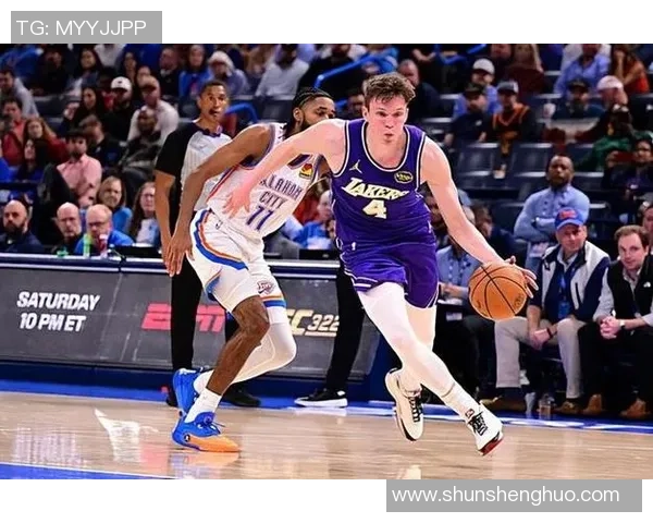 一点投篮自信心都没有了!湖人侧翼新星在打法上都呈现了问题?